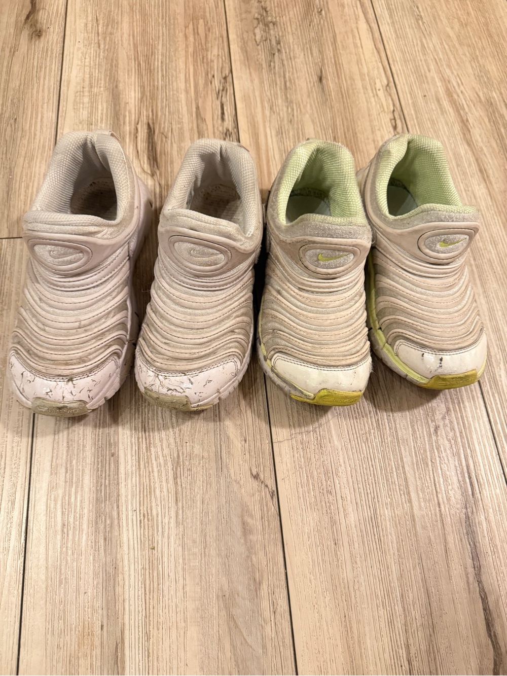 Nike kids dynamo free sneakers bundle